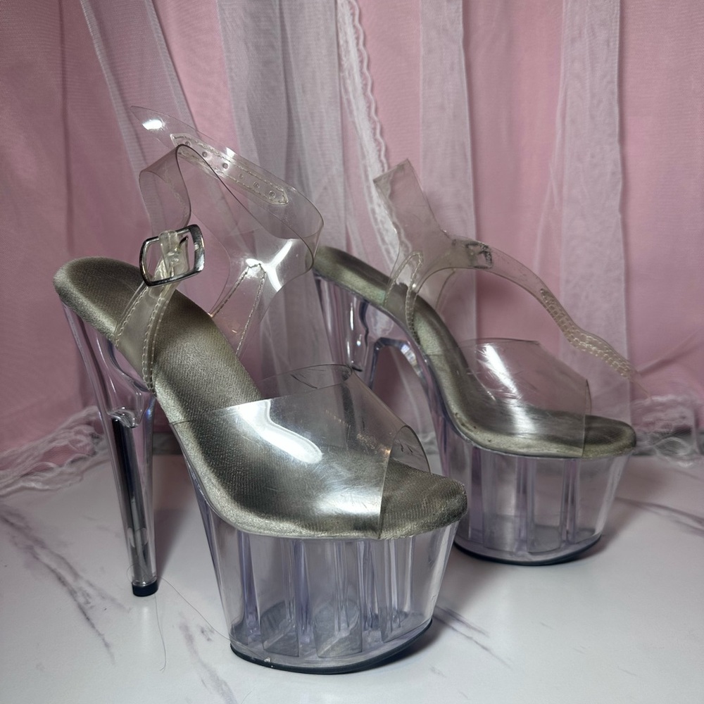 Well worn Pleasers - Picture 1 of 7